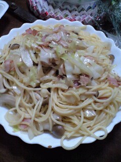 キャベツとベーコンのコンソメパスタ